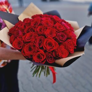 Buchet 51 de trandafiri