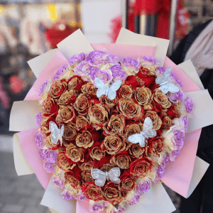 Buchet inimă cu trandafiri roșii aurii Vaslui