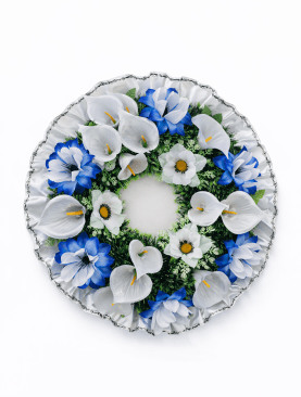 Coroniță Funerară Artificială Alb și Albastru – 60 cm | Livrare Vaslui