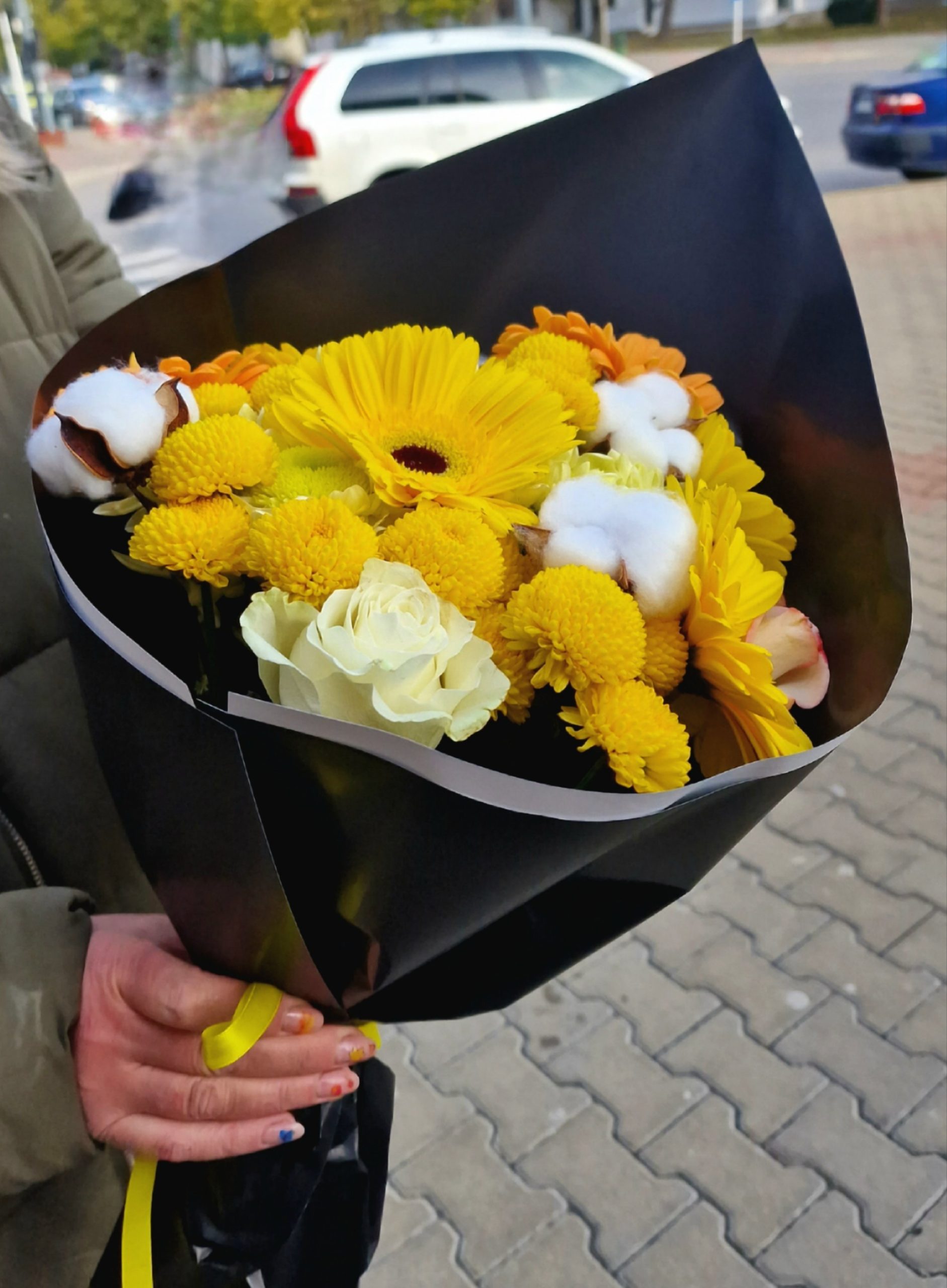 1000047079-scaled-1.jpg Buchet Mix de flori galben - Image 1