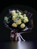 Buchet funerar cu trandafiri albi
