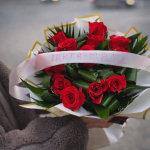 Buchet 17 Trandafiri Roșii – Livrare Rapidă în Vaslui