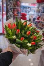 Buchet 19 Lalele Colorate – Livrare Rapidă în Vaslui