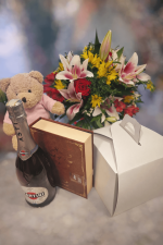 Pachet Cadou Romantic cu Flori, Șampanie, Tort, Bomboane și Ursuleț – Livrare Rapidă în Județul Vaslui