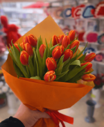 Buchet 17 Lalele – Livrare Rapidă în Județul Vaslui