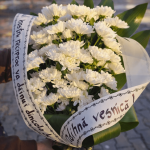 Buchet funerar cu 14 crizanteme albe - Livrare Rapidă în Județul Vaslui
