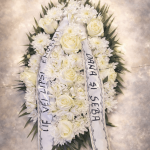 Coroană funerară 60 cm din trandafiri și crizanteme albe Livrare Vaslui